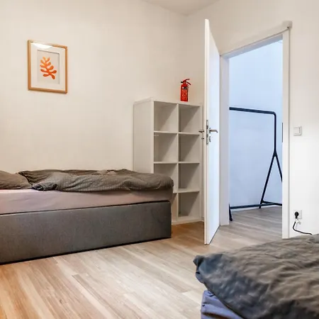 Mit Vier Einzelboxspringbetten - Netflix * גוך