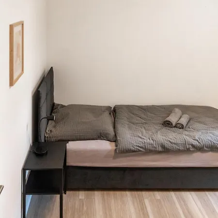 דירה Mit Vier Einzelboxspringbetten - Netflix גוך