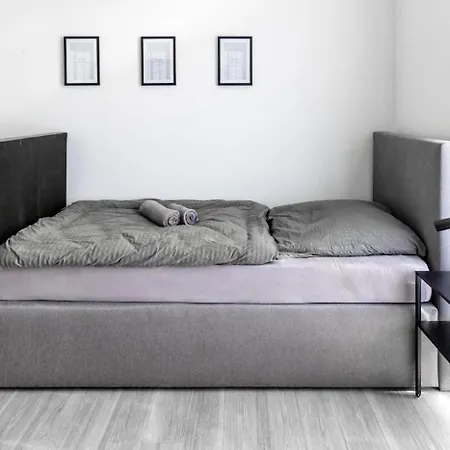 Apartment Mit Vier Einzelboxspringbetten - Netflix *