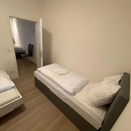 Apartment Mit Vier Einzelboxspringbetten - Netflix