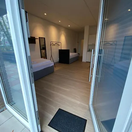 Apartment Mit Vier Einzelboxspringbetten - Netflix