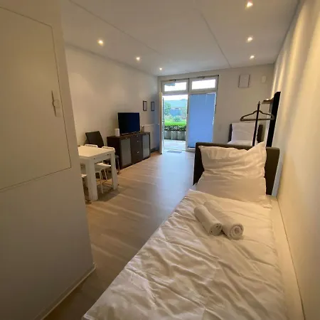 Apartment Mit Vier Einzelboxspringbetten - Netflix
