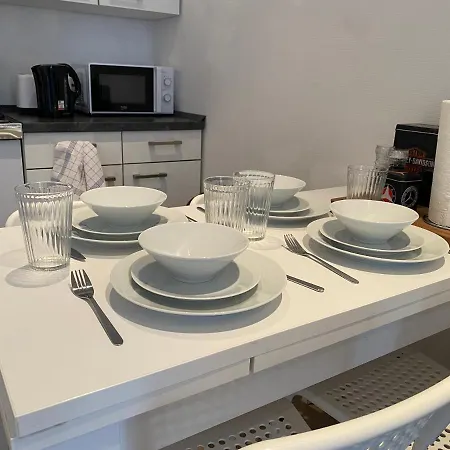 Mit Vier Einzelboxspringbetten - Netflix Apartment Goch